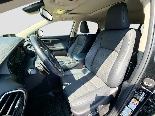 Used 2018  Lexus 300 Base image 10