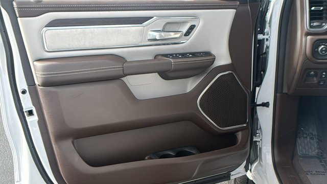 New 2026 Ivory White Tri-Coat Pearl-Coat Exterior Paint RAM Laramie image 24