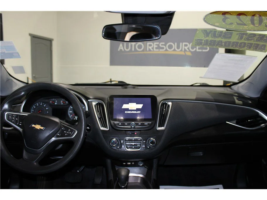Used 2023 Summit White Chevrolet LT image 14
