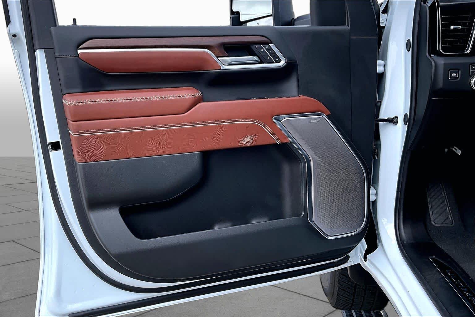 Used 2026 Glacier White Tricoat GMC Denali Ultimate image 22