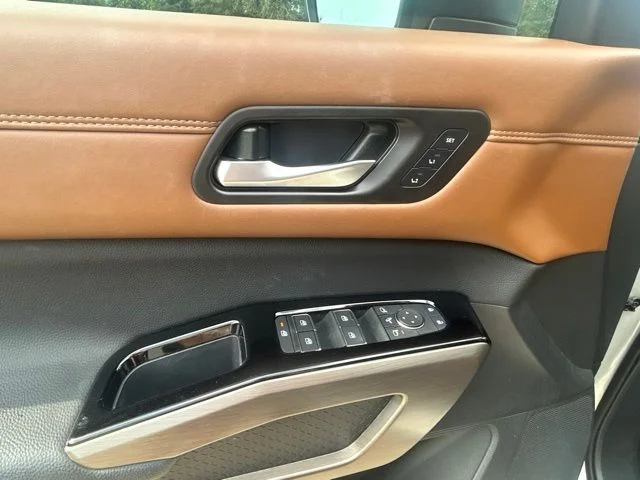 Used 2025 Silver Nissan Platinum image 20