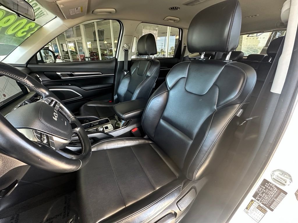 Used 2024 White Kia LX image 4