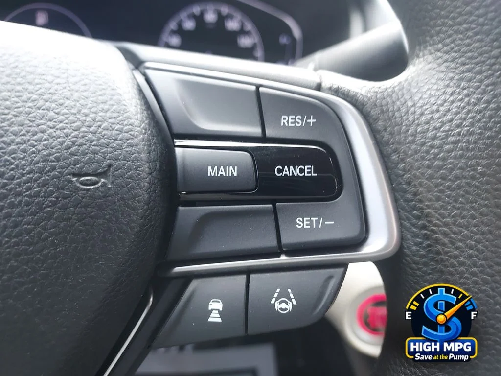 Used 2018 White Honda LX image 23