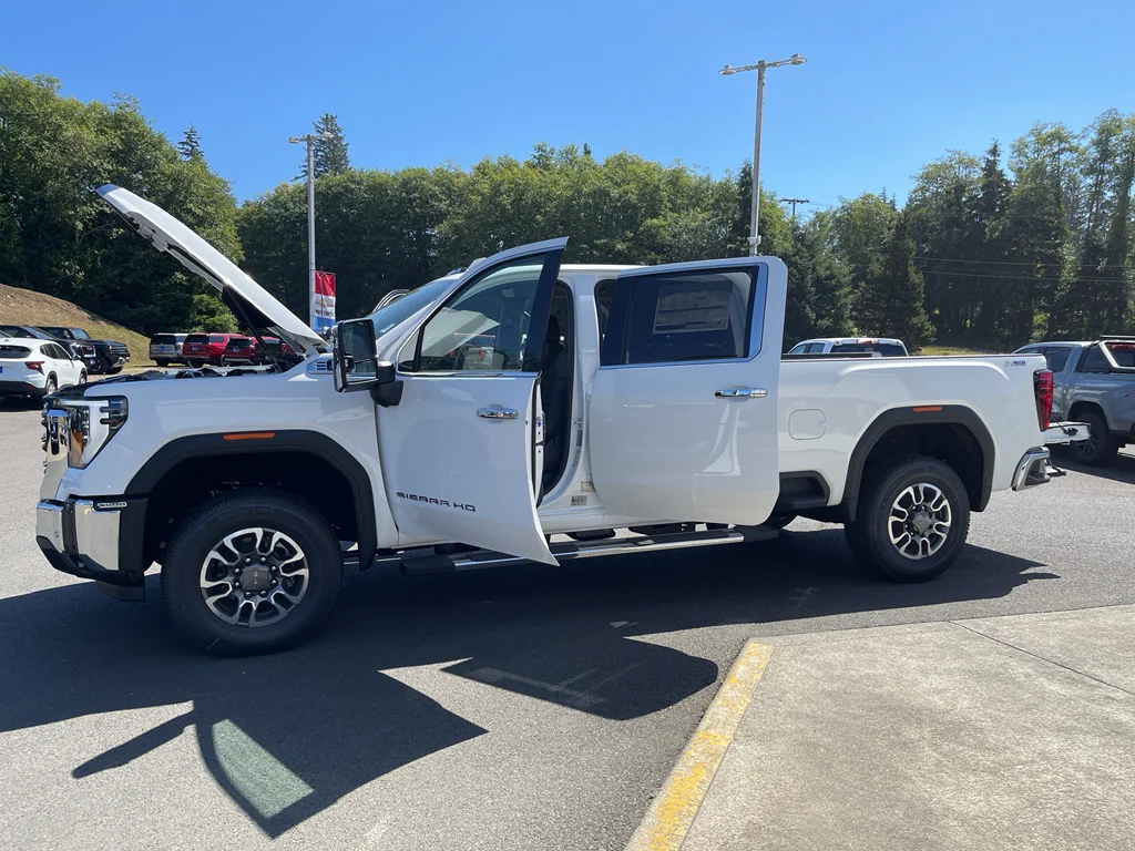 2025 GMC Sierra 3500HD SLT - Photo 40