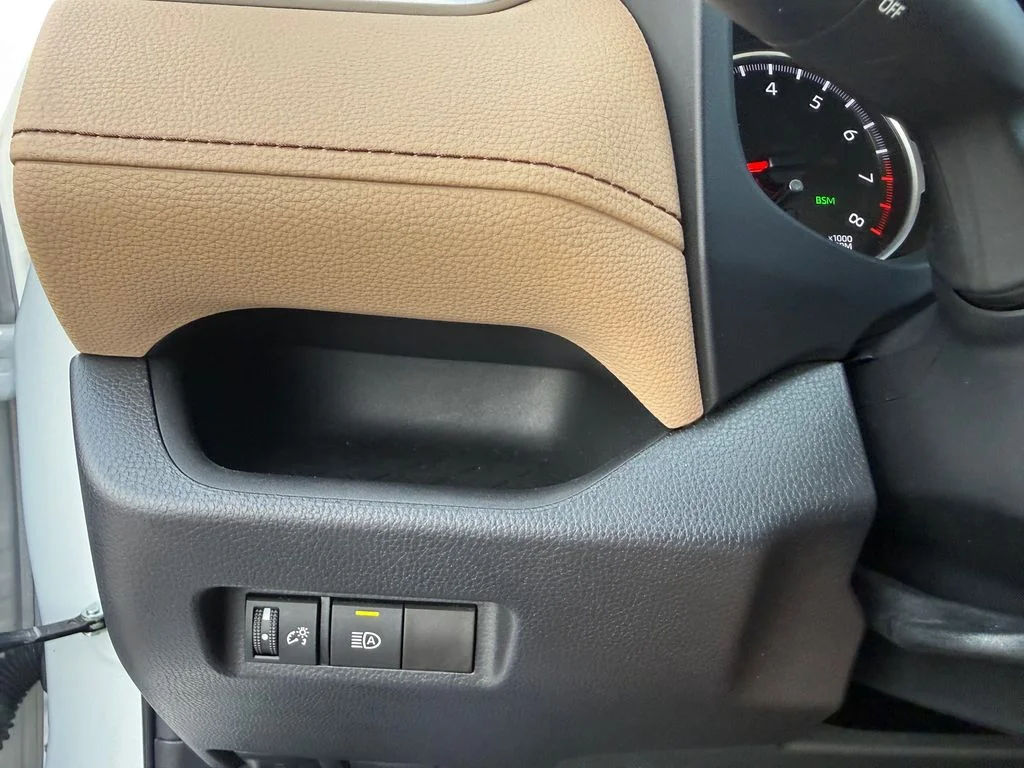 Used 2022 White Toyota XLE image 19