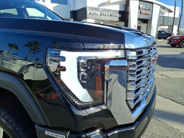 Used 2025 Onyx Black GMC Denali image 9