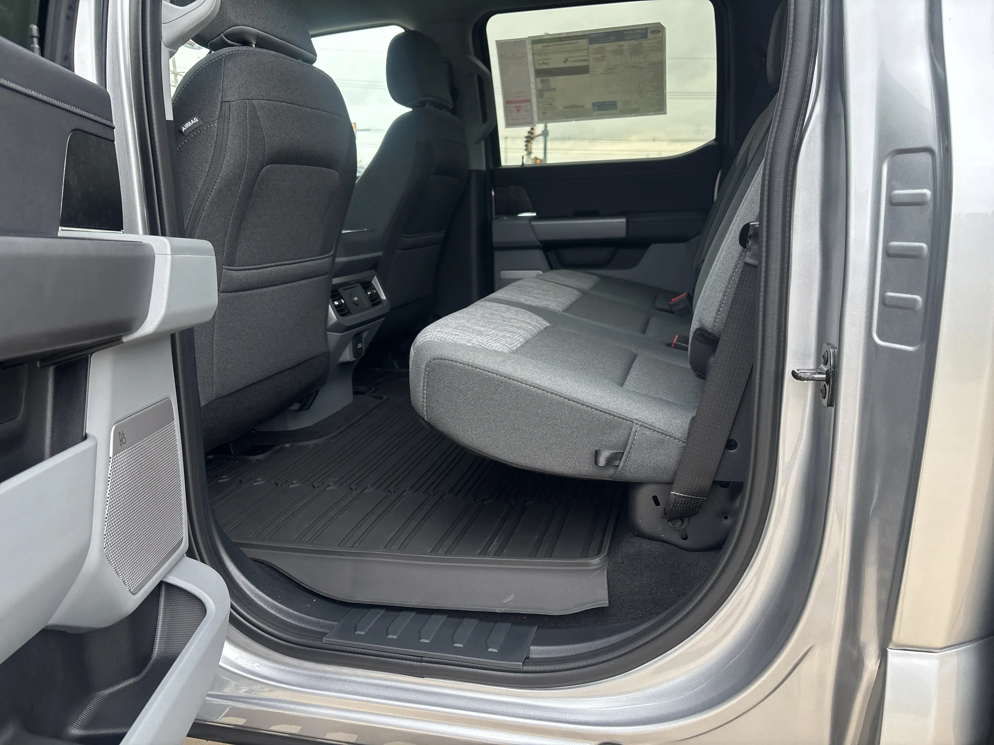 New 2027 Iconic Silver Metallic Ford F-250® XLT image 20