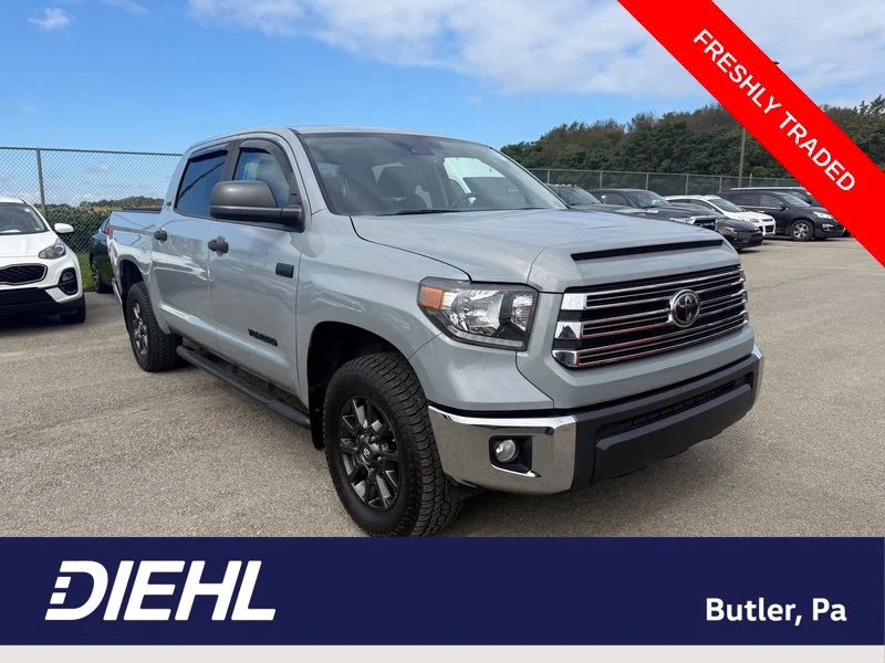 Used 2021  Toyota SR5 image 1