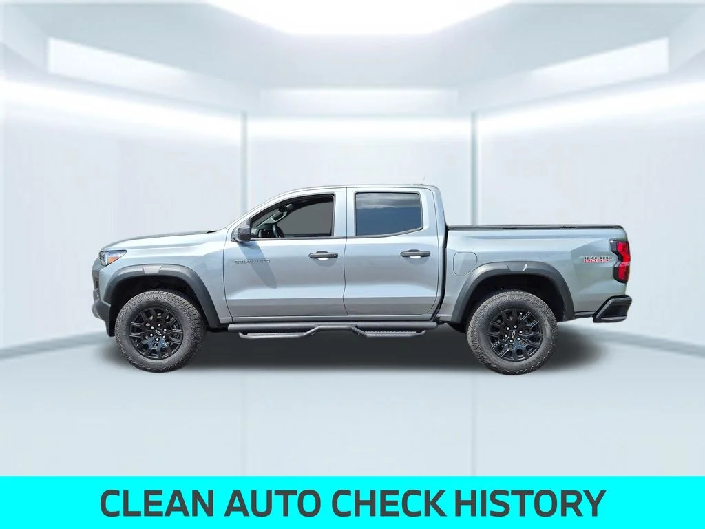 Used 2025 Gray Chevrolet Trail Boss image 2