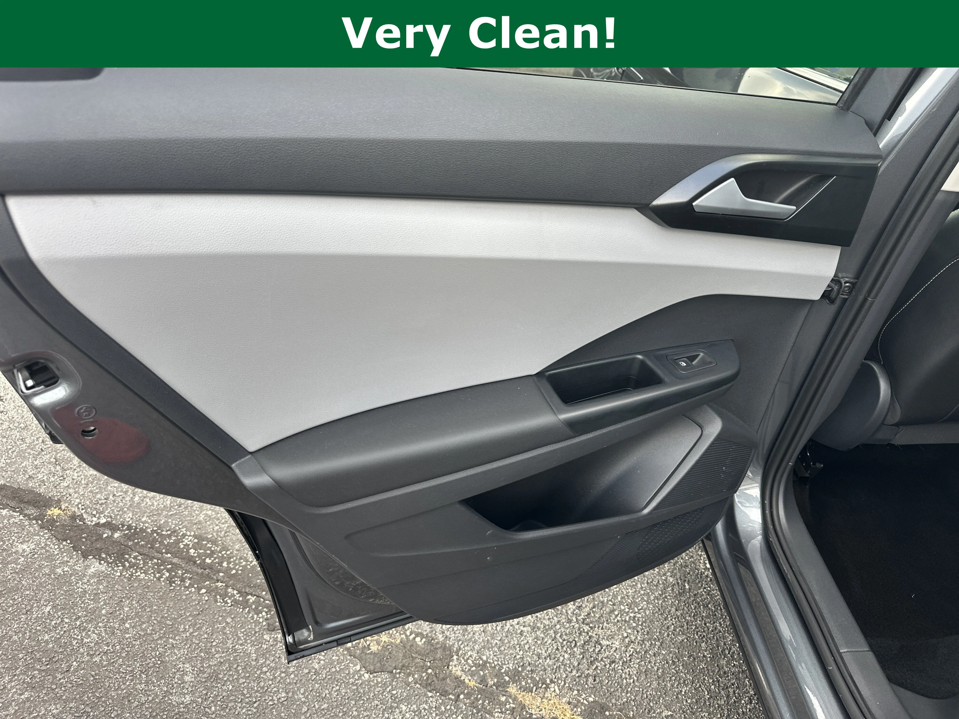 Used 2022 Platinum Gray Metallic Volkswagen SE image 25