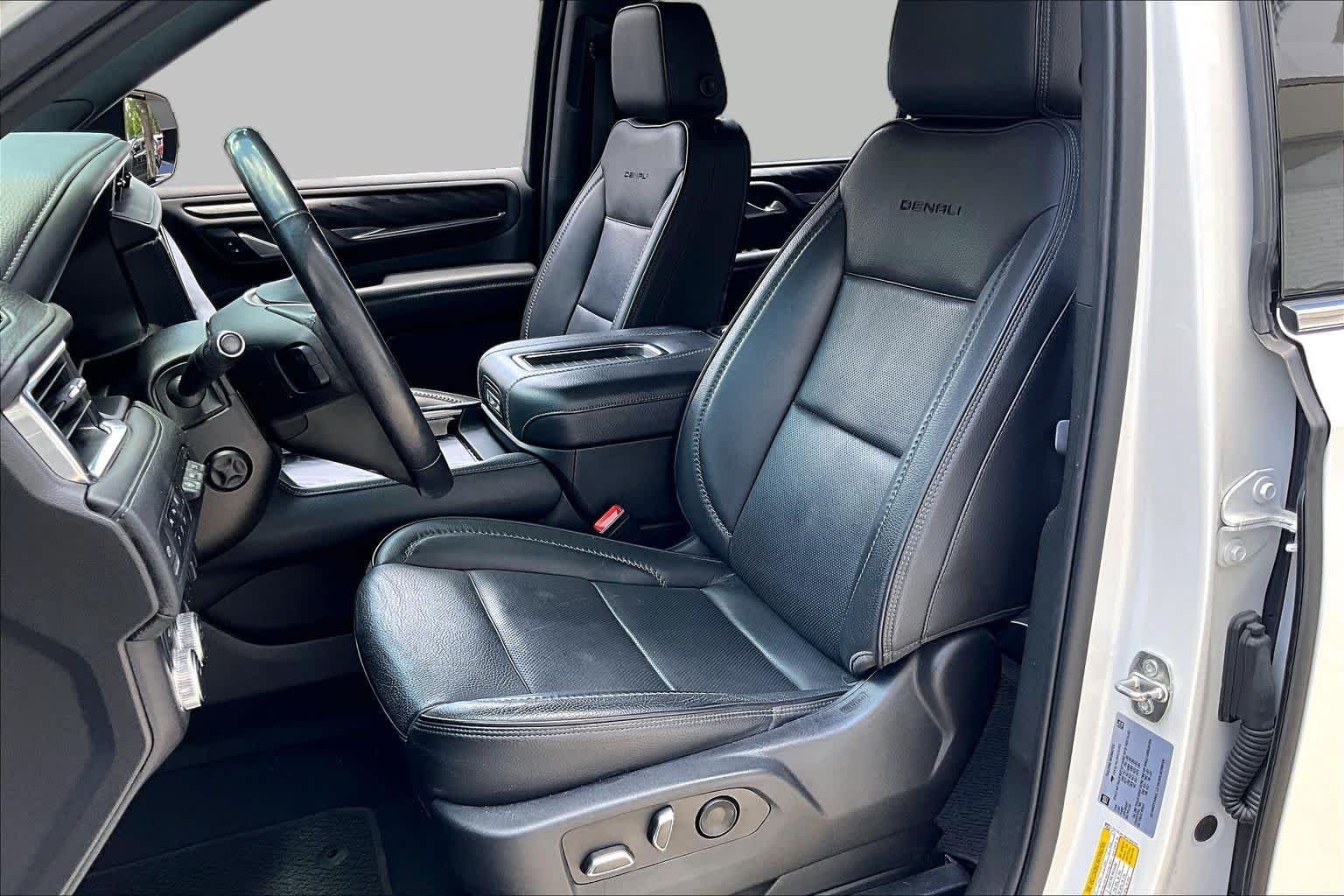 Used 2022 White Frost Tricoat GMC Denali image 7