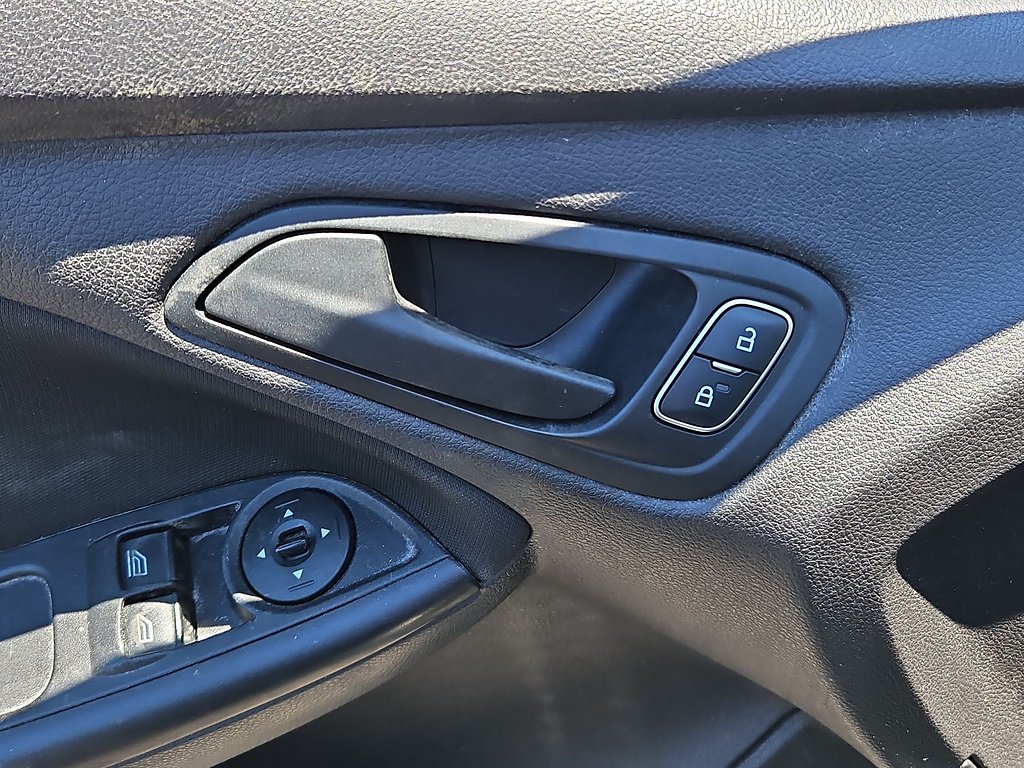 Used 2015 Tuxedo Black Ford S image 36