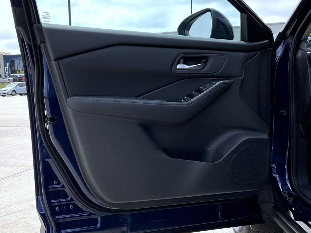 New 2026 Deep Ocean Blue Pearl Nissan SV image 9