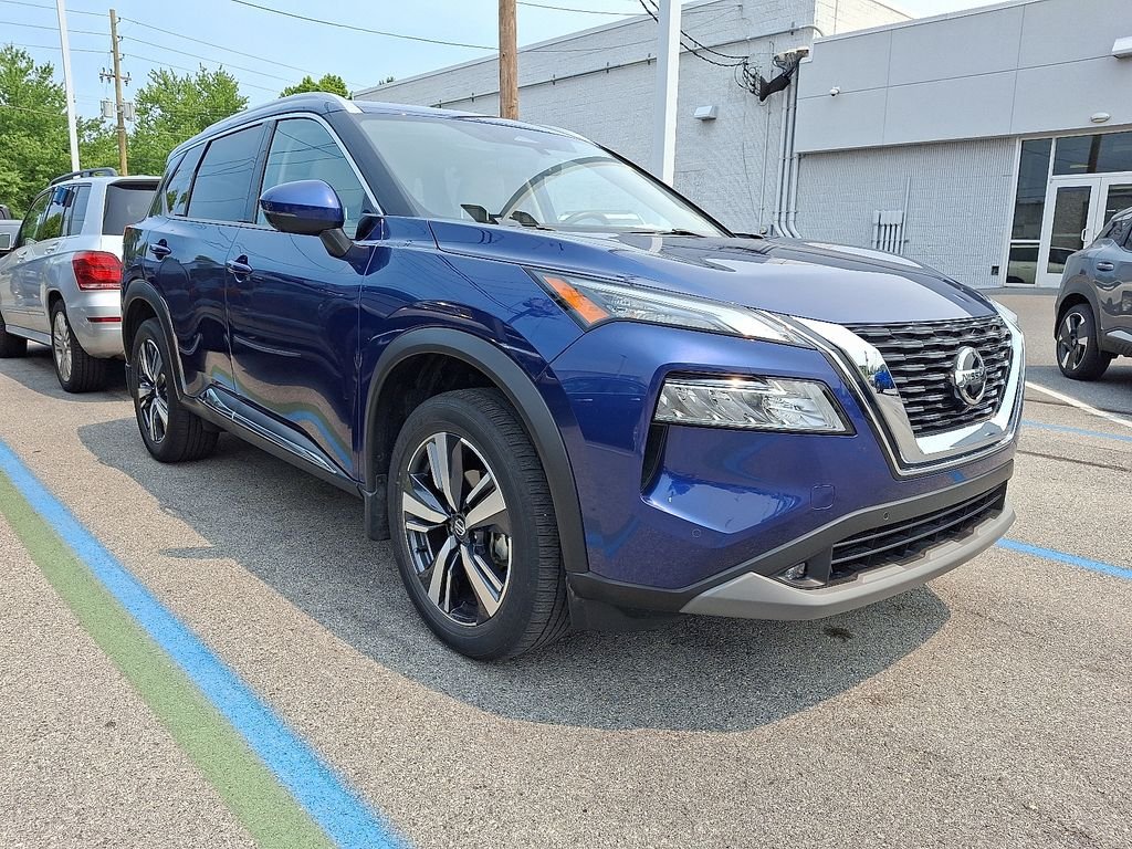 Used 2021 Blue Nissan SL image 1