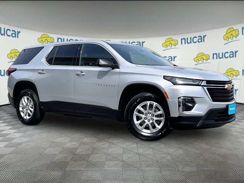 Silver 2022 Chevrolet Traverse SUV / Crossover Four-Wheel Drive