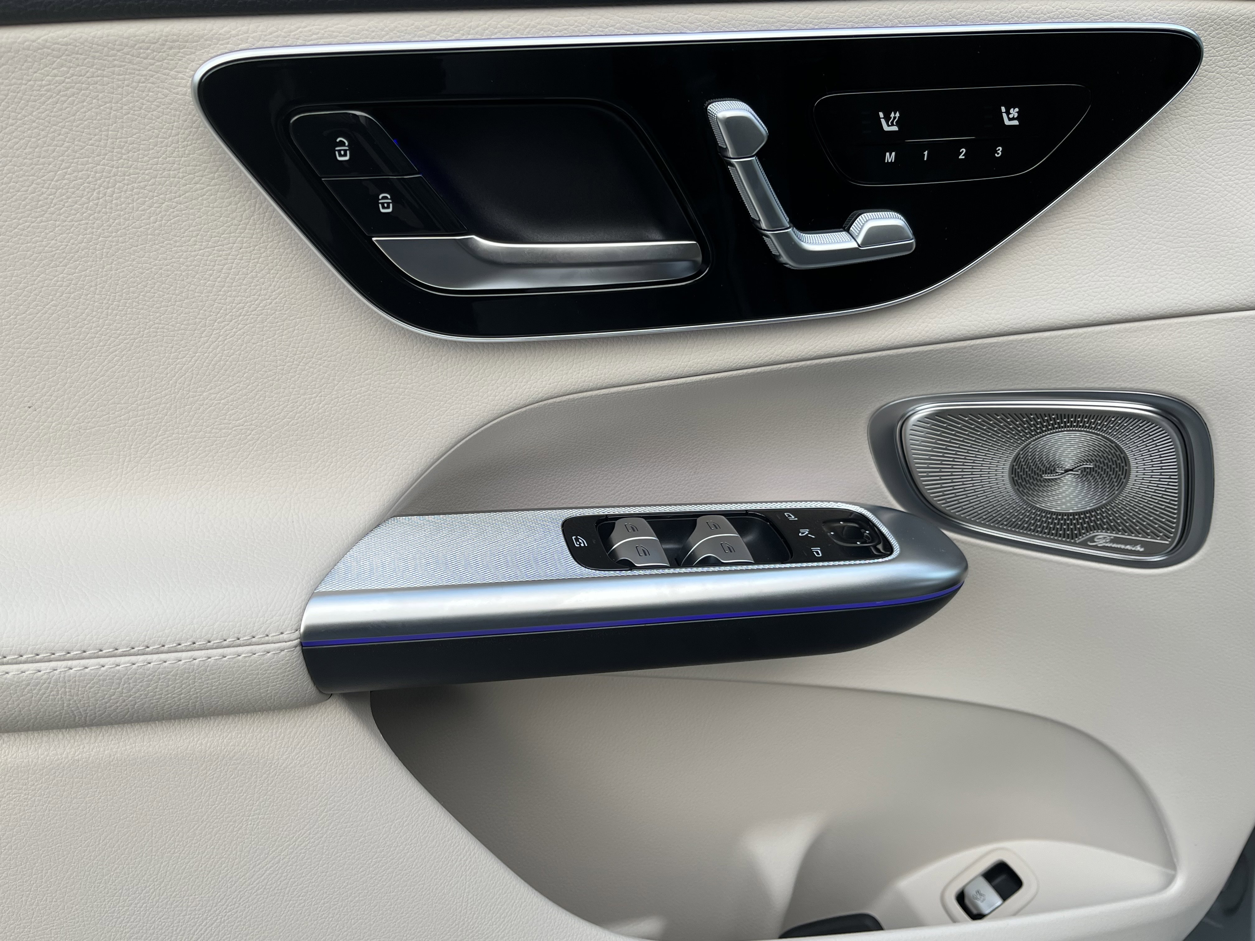 New 2026 MANUFAKTUR Alpine Grey Mercedes-Benz GLC 300 image 13