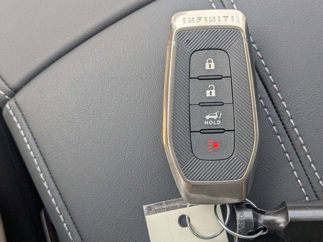 New 2027 RADIANT WHITE INFINITI Pure FWD image 34