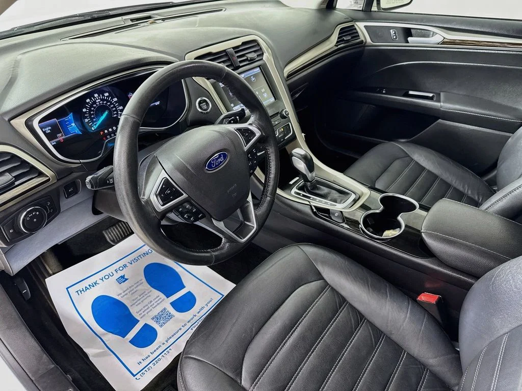 Used 2016 White Platinum Clearcoat Metallic Ford SE image 11