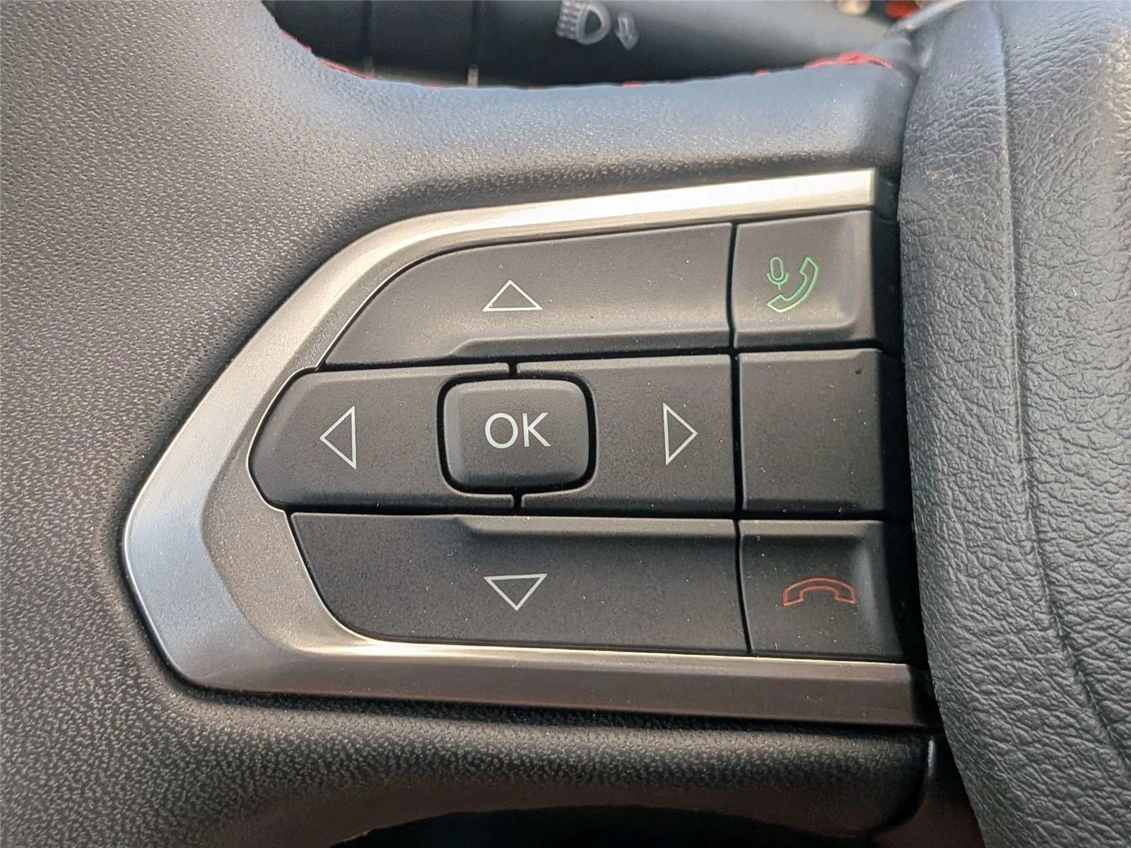 Used 2023 White Jeep Trailhawk image 24