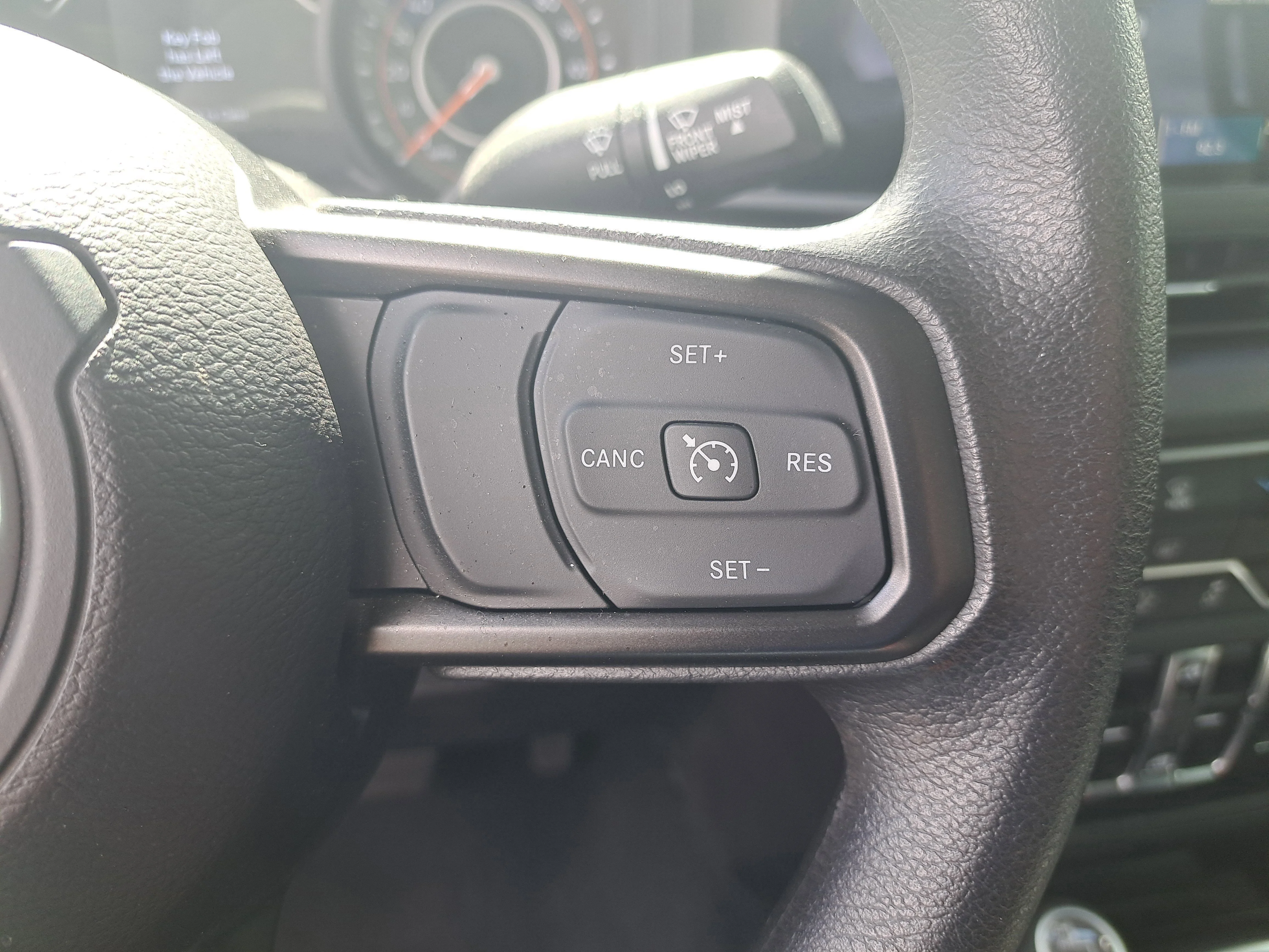 Used 2025 41 Jeep Sport image 37