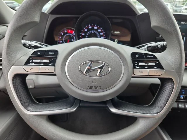 Used 2023 Silver Hyundai SEL image 33