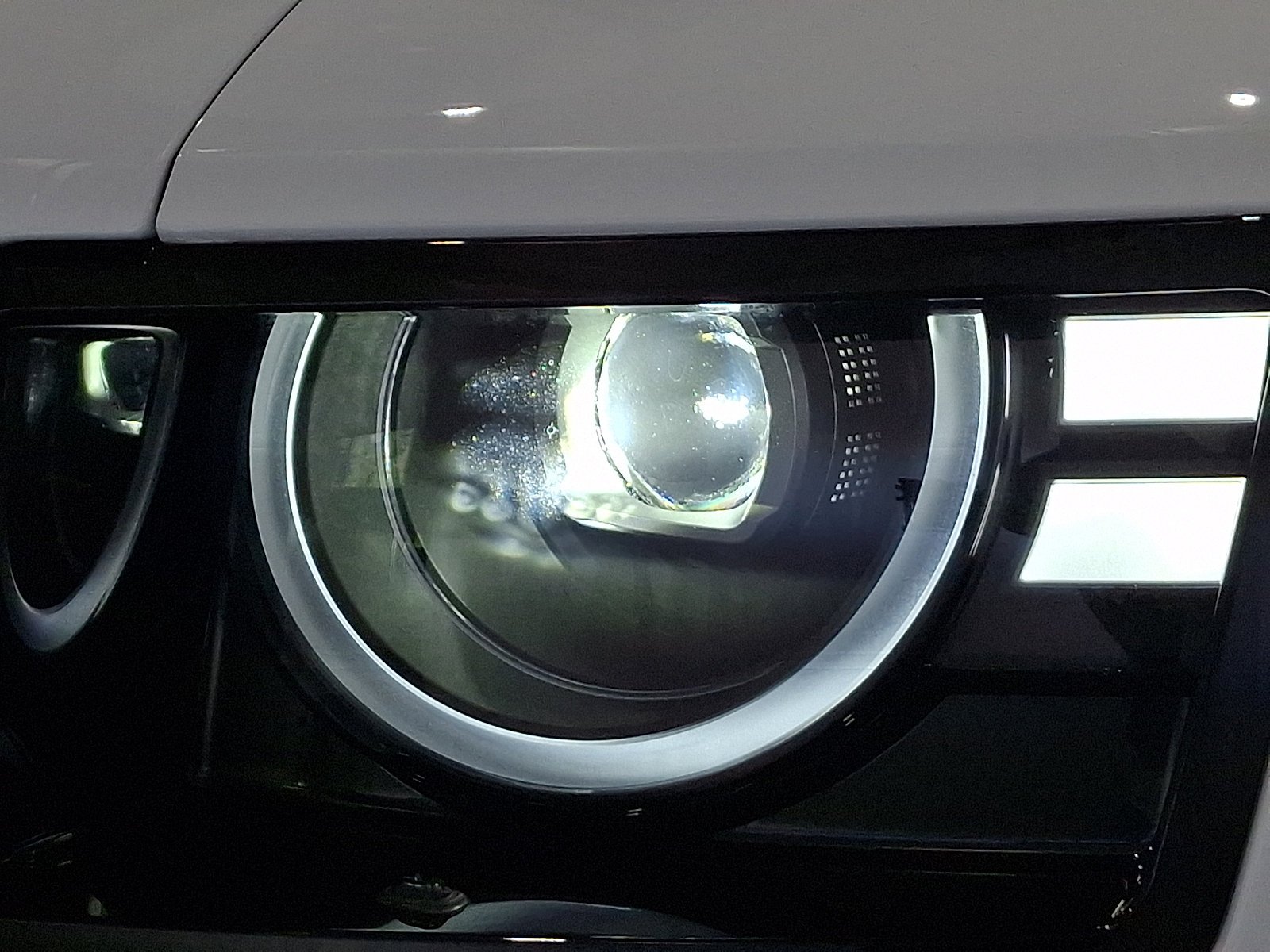 Certified Used 2026 Fuji White Land Rover  image 9