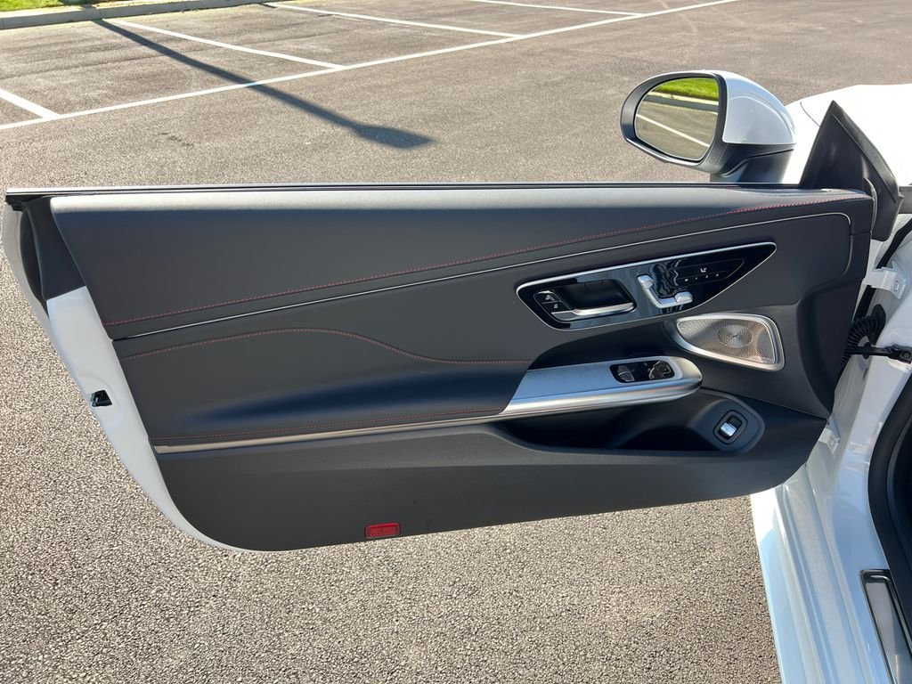 New 2026 MANUFAKTUR Moonlight White Metallic Mercedes-Benz AMG® CLE 53 4MATIC+ Coupe image 10
