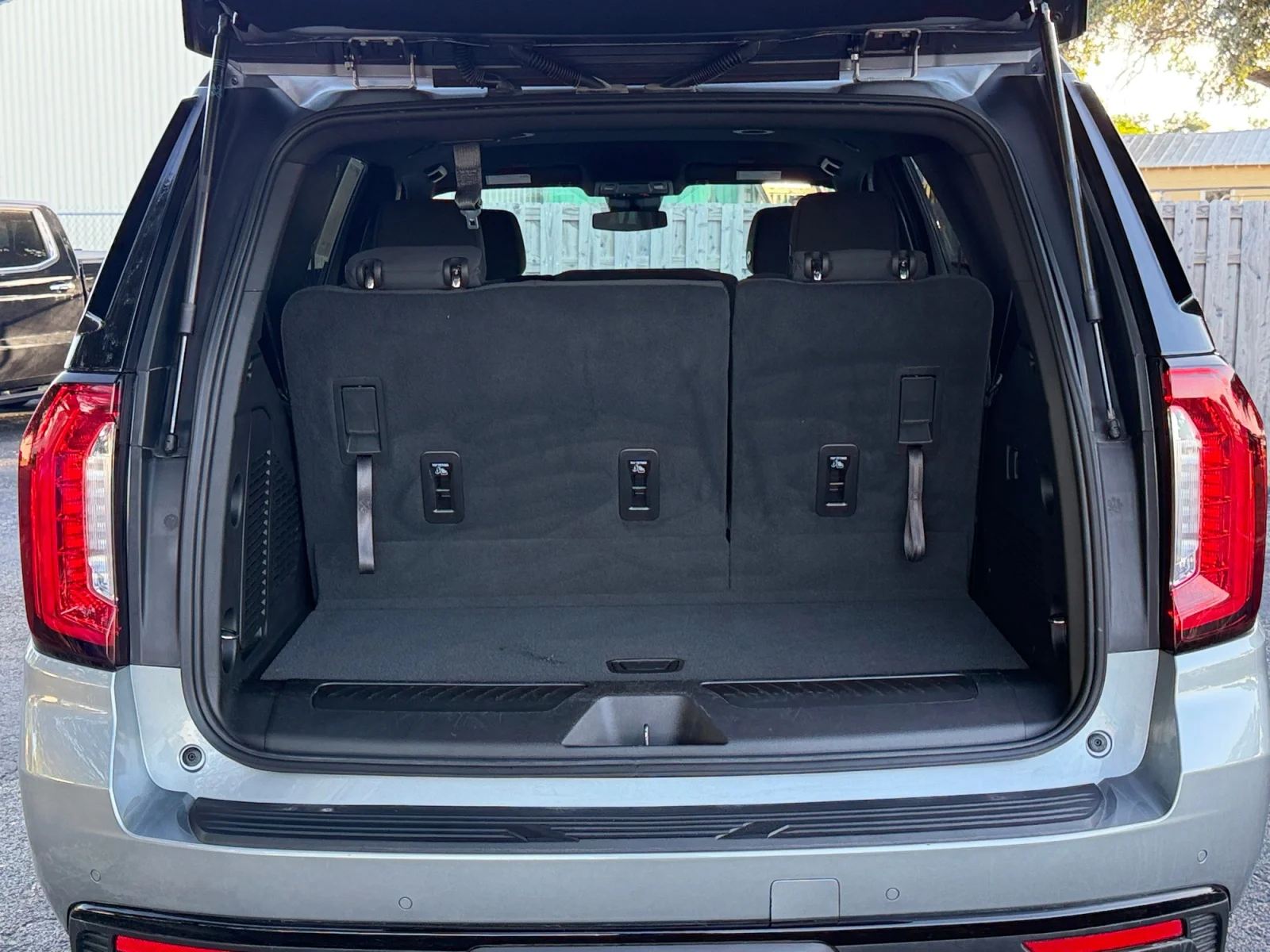 Used 2024 Sterling Metallic GMC SLE image 19