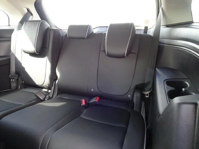New 2027 Solar Silver Metallic Honda Touring image 9