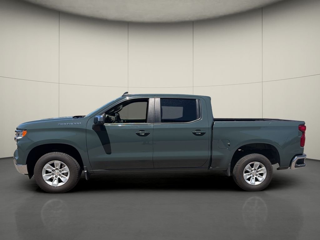 Used 2025 Gray Chevrolet LT image 4