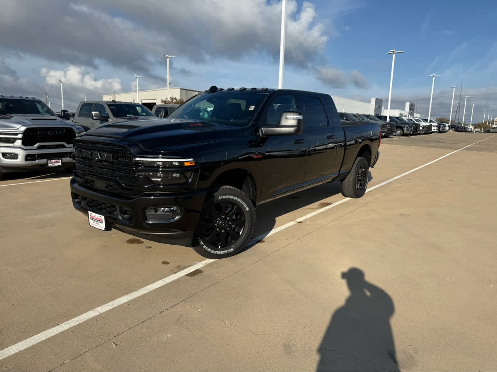New 2027 Diamond Black Crystal Pearl-Coat Exterior Paint RAM Laramie image 2