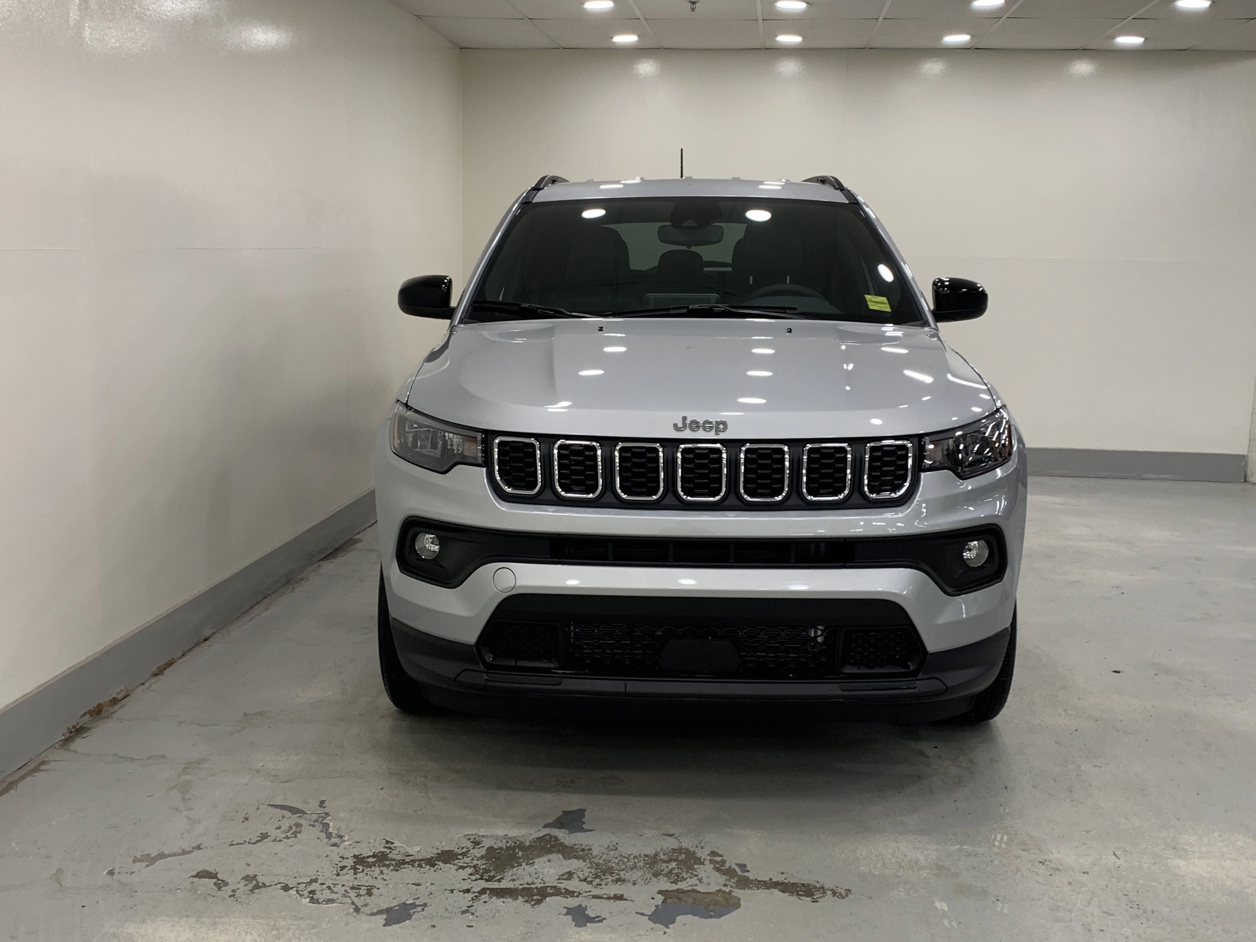 New 2026 Silver Zynith Metallic Clear-Coat Jeep North image 4