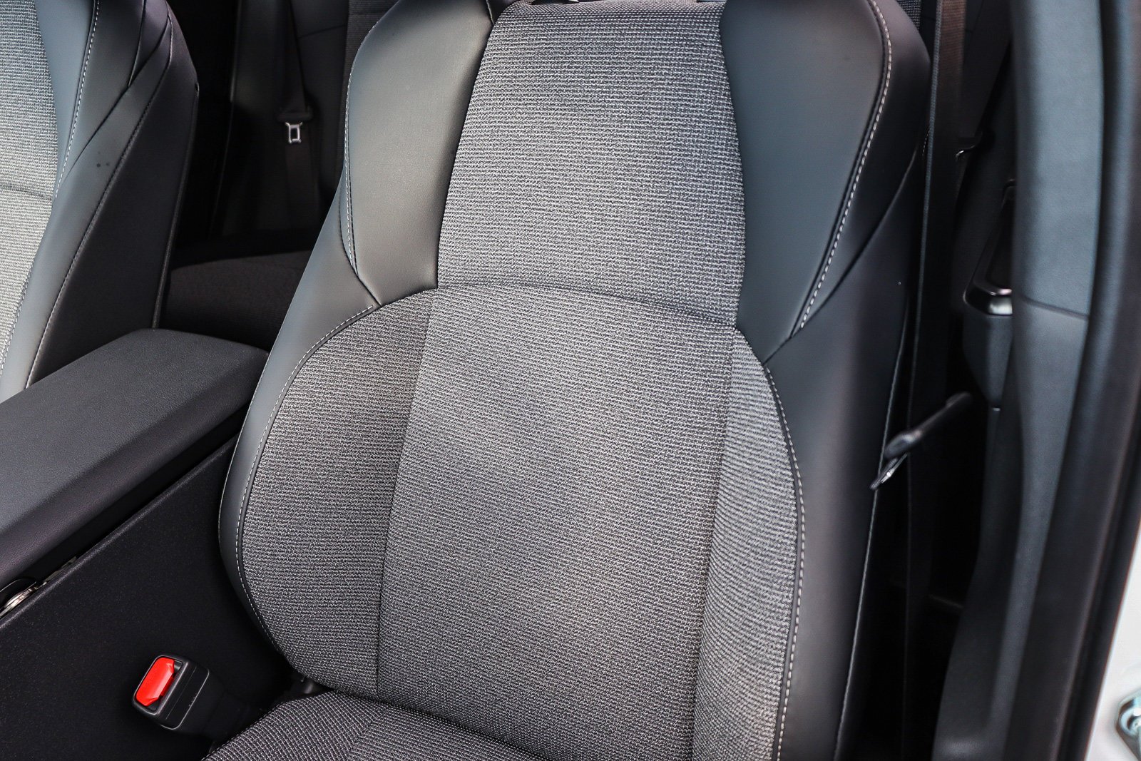 New 2026 Wind Chill Pearl <sup>1</sup> Toyota  XLE image 33
