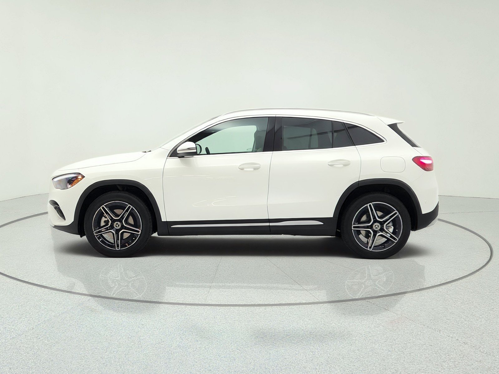New 2026 Polar White Mercedes-Benz GLA 250 SUV image 23