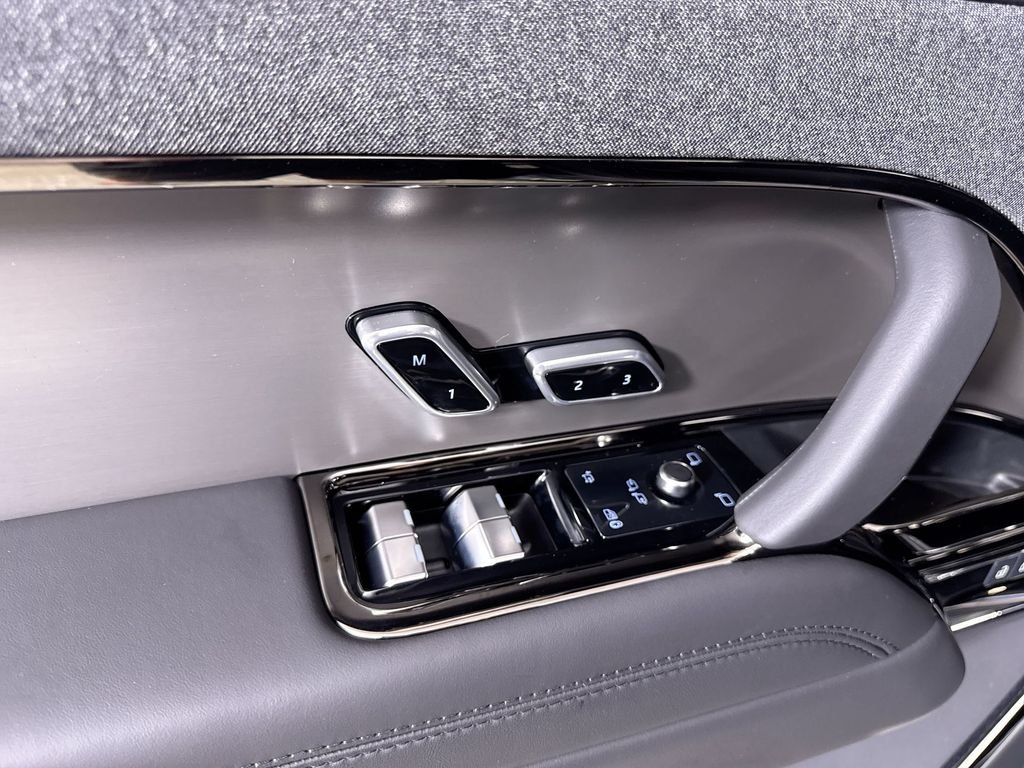 New 2026 Carpathian Grey Land Rover SE image 12