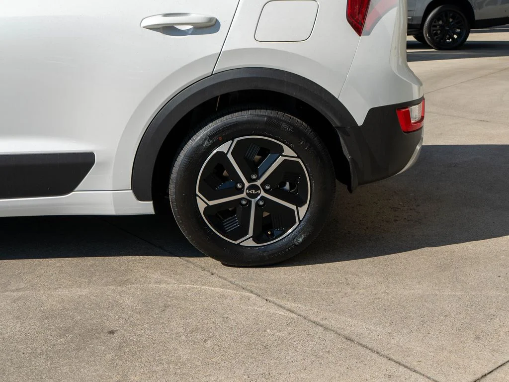 New 2026 Snow White Pearl Kia EX image 28