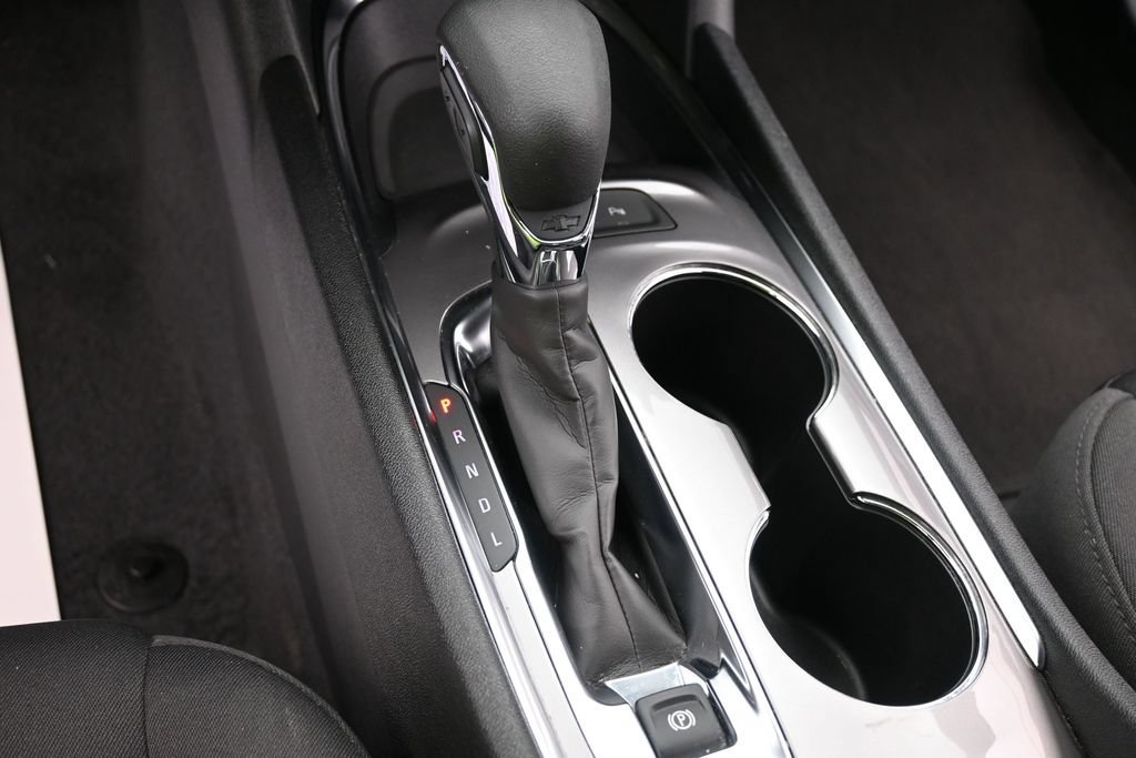 Used 2025 White Chevrolet LT image 12