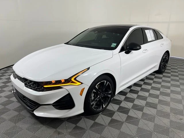 Used 2023 White Kia GT-Line image 3