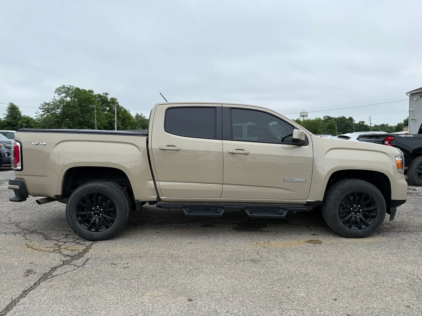 Used 2022 Beige GMC Elevation image 8