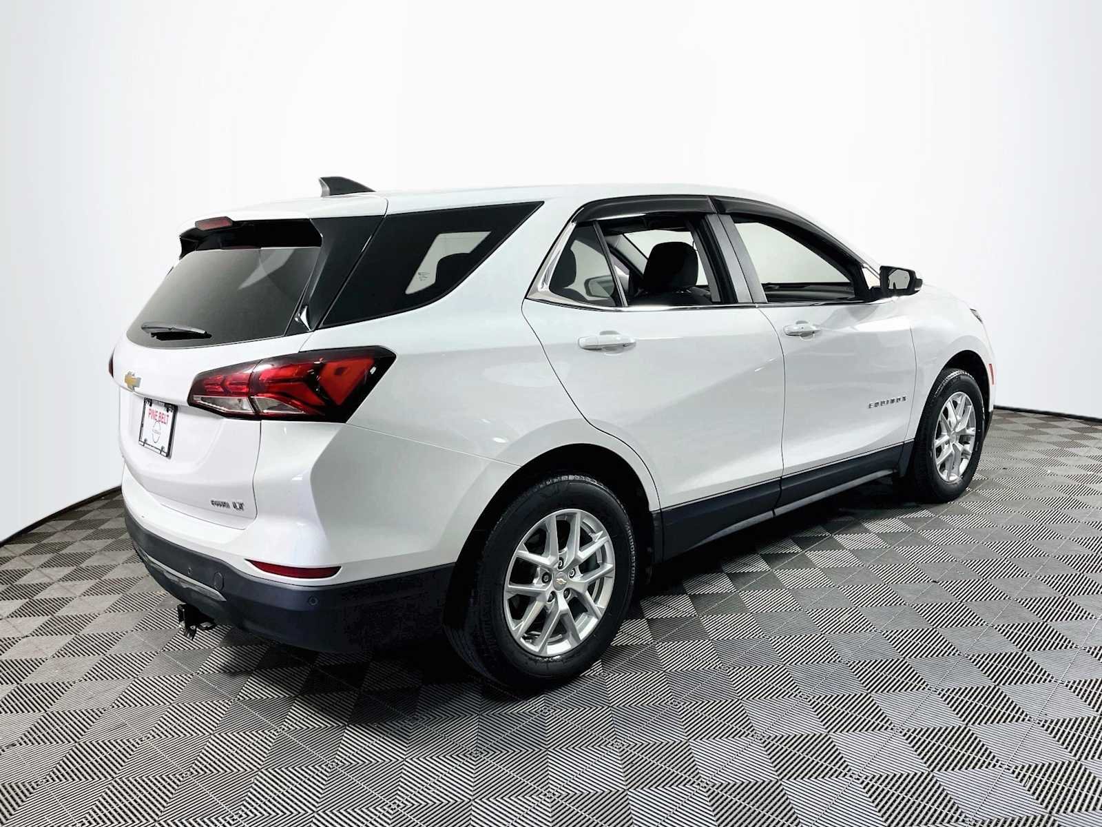 Used 2022 Summit White Chevrolet LT image 4