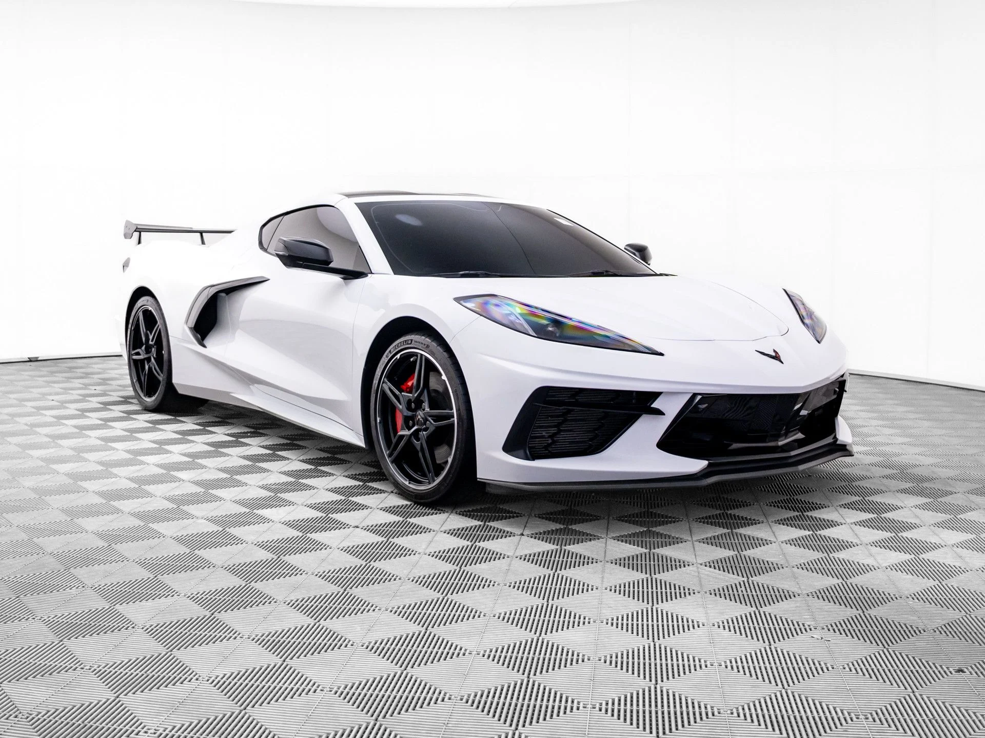 Used 2020 White Chevrolet Stingray image 7