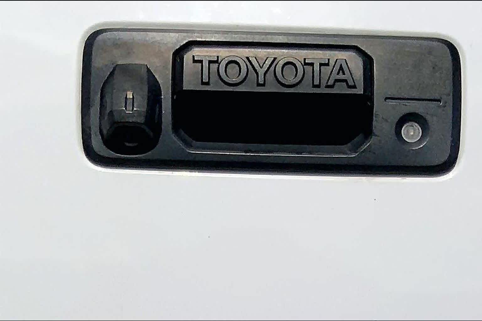 Used 2017 Super White Toyota SR5 image 29