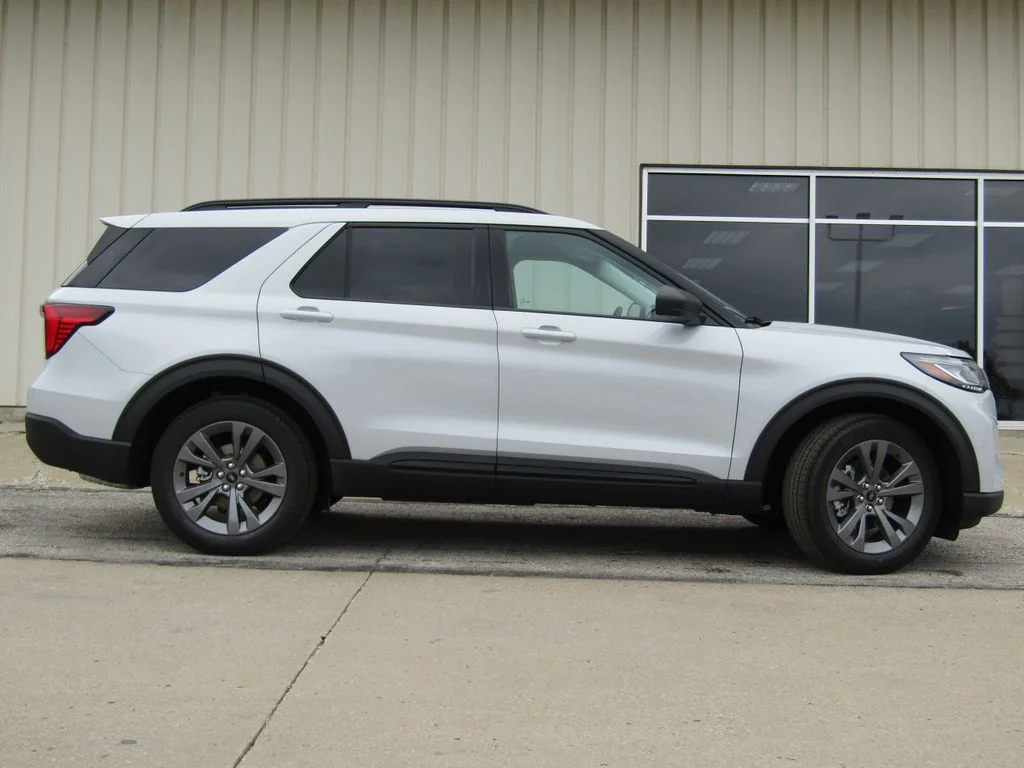 New 2026 Space White Metallic Ford Active image 2