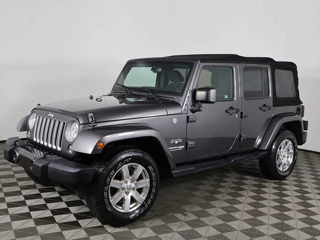 Used 2018 Crystal Metallic Jeep Unlimited Sahara image 3