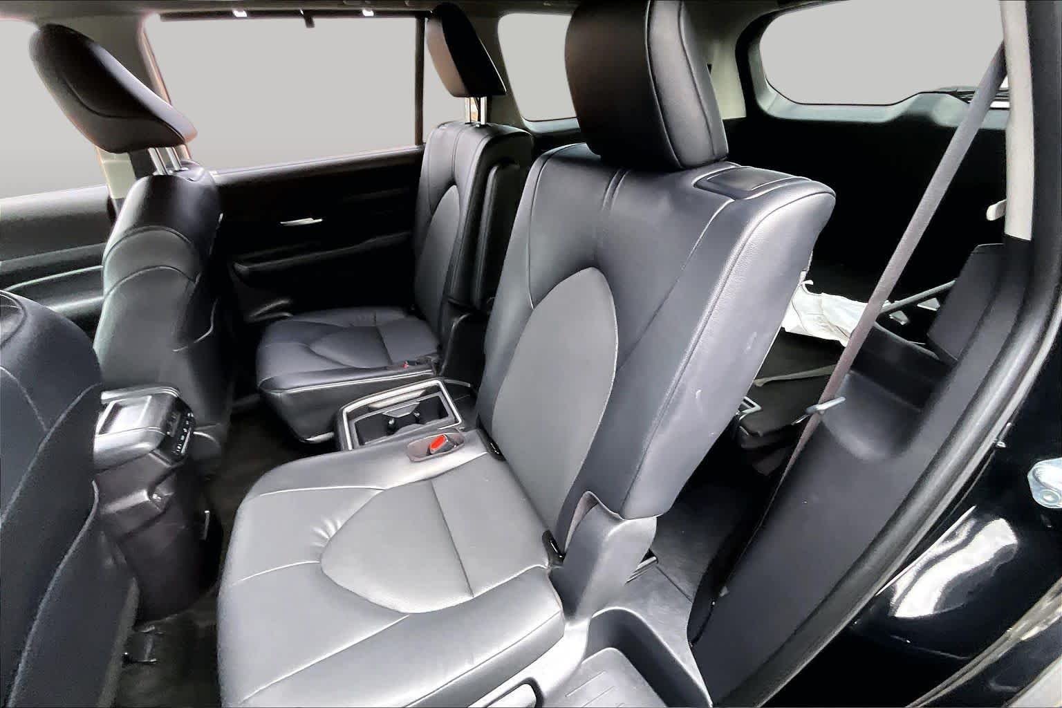 Used 2025 Midnight Black Metallic Toyota XLE image 18