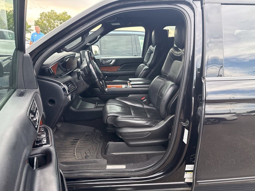 Used 2019 Black Lincoln Reserve image 6