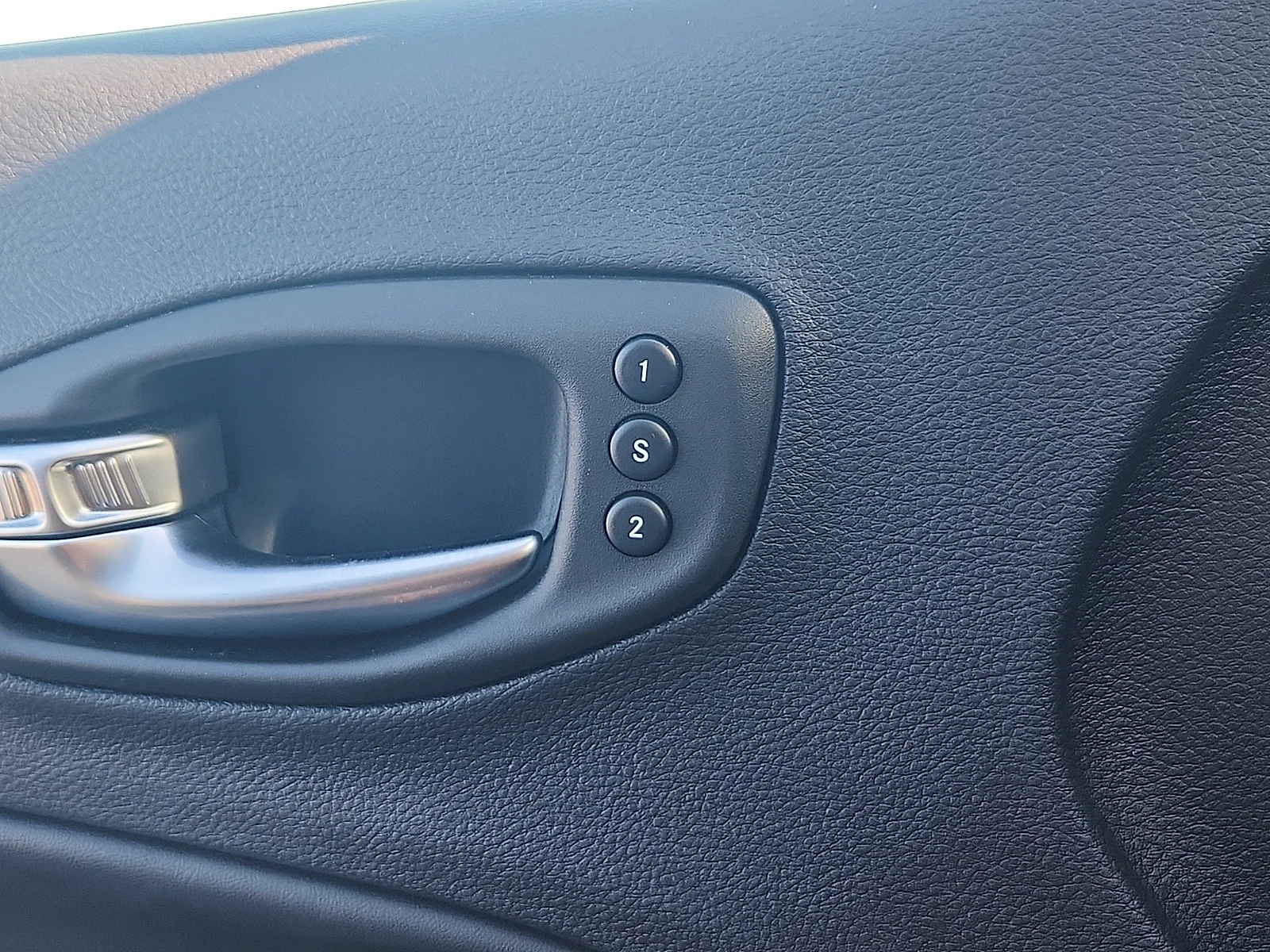 Used 2021 Diamond Black Jeep Trailhawk image 23