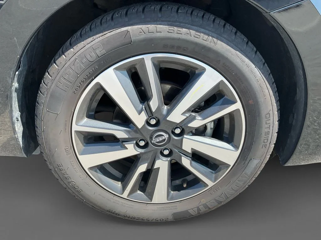 Used 2025 Black Nissan 1.6 SV image 12
