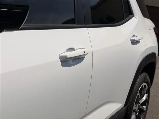Used 2026 White GMC Elevation image 23