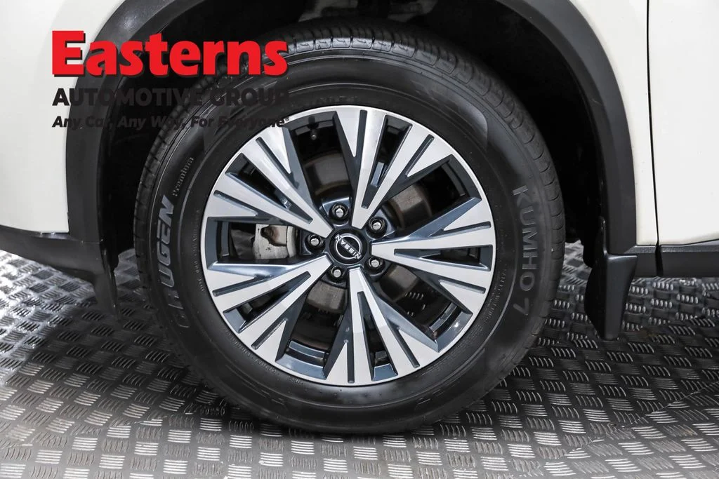 Used 2023 White Nissan SV image 33
